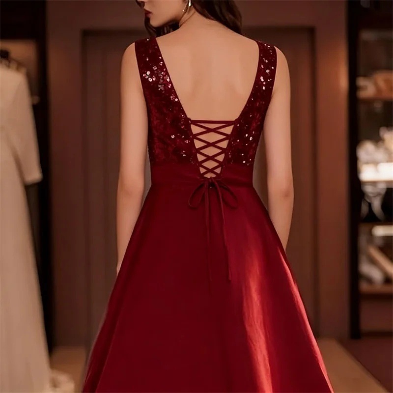 Burgundy Sequin Satin Midi Dre - Midi Dress recension och pris