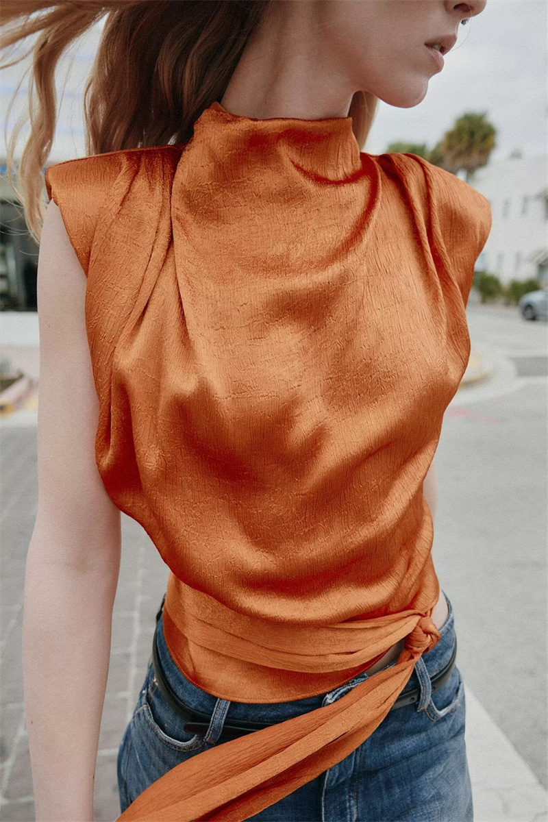 Satin Shawl Collar Sleeveless  - Silk Blouse recension och pris