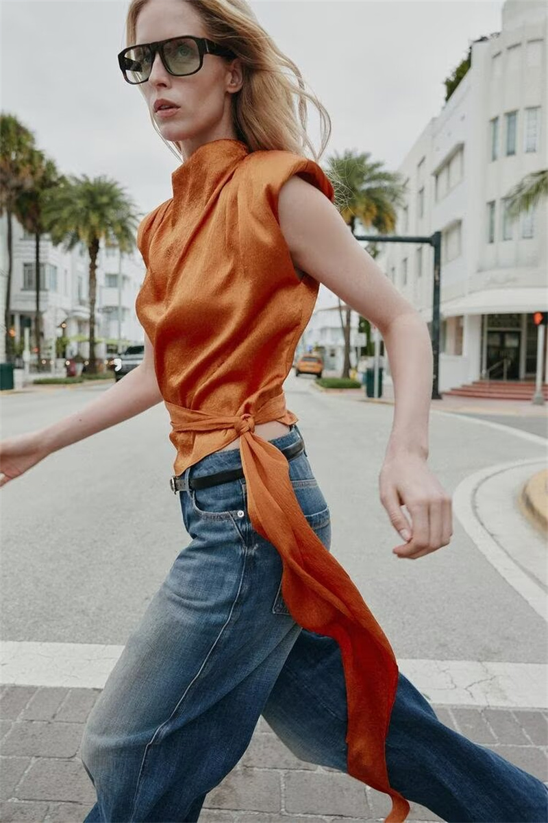Satin Shawl Collar Sleeveless  - Silk Blouse recension och pris