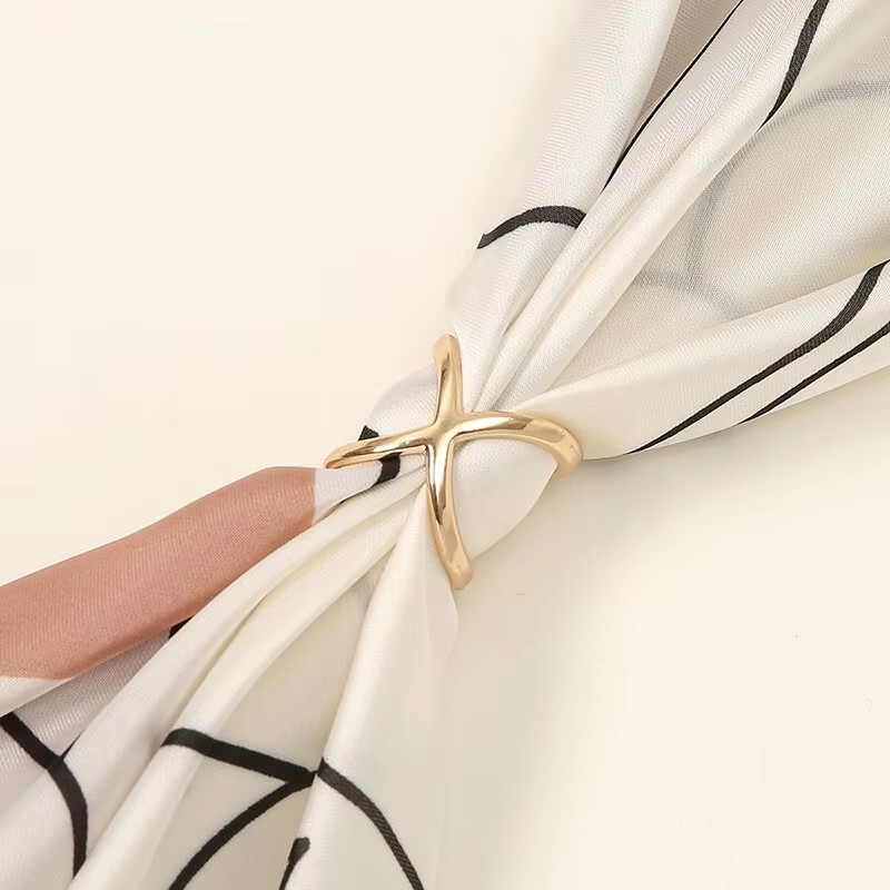 Multifunctional Silk Buckle Sc - Silk Blouse recension och pris